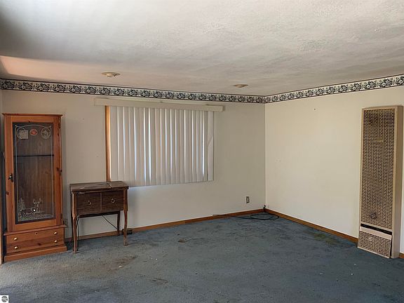 4th image of 406 Donnelly St
