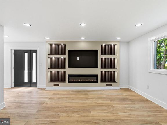 3rd image of 11110 Ridgeway St