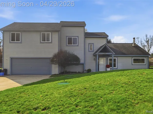 3357 Giddings Blvd, Highland, MI 48356
