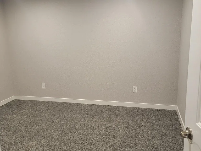 office/4th non-confirming bedroom