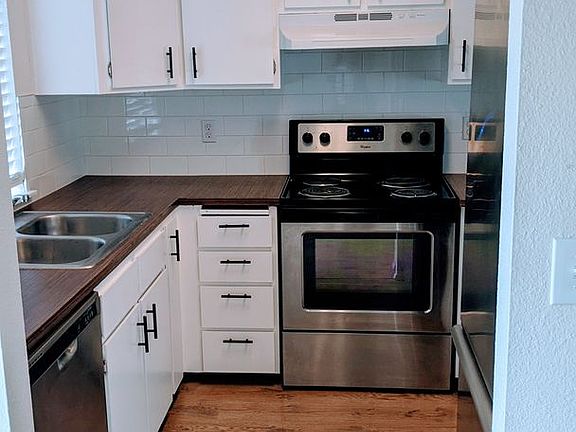 5th image of 1702 C St SE #A