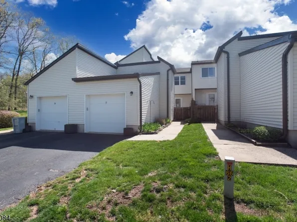 12 Woznicki Ct, Raritan Twp., NJ 08822