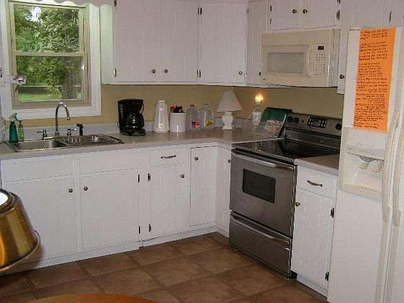3rd image of 208 Berwick Ln