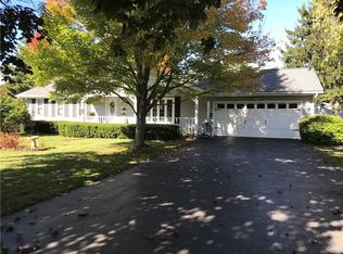 2147 Adams Cir, Ransomville, NY 14131