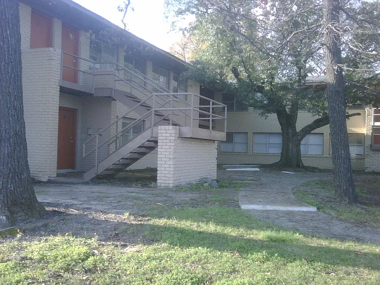 877 Virginia Ave — Photo 7