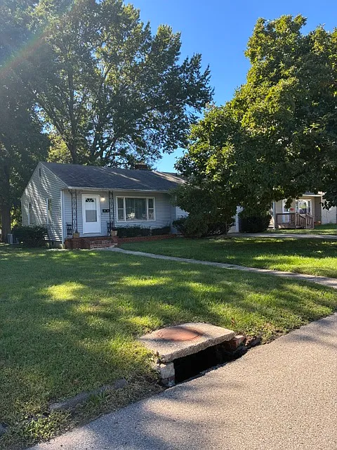 2 bed, 720 sqft, $1,050 — Photo 1