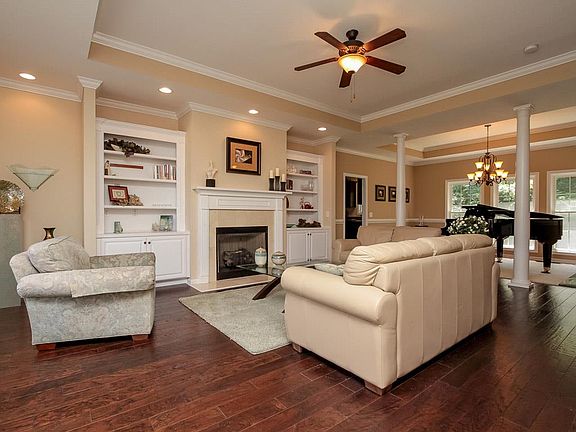 3rd image of 1853 Madison St #8