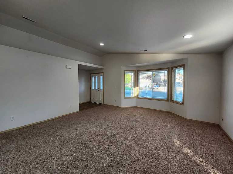 5811 Austin Ct — Photo 3