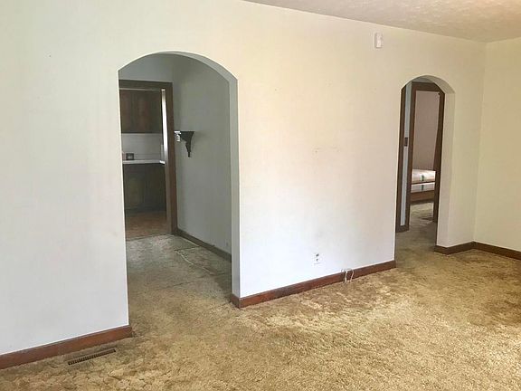 3rd image of 2323 Cecil Ave