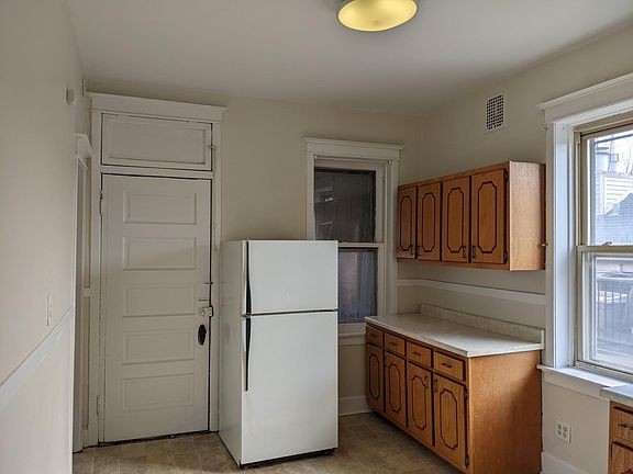 5th image of 3239 N Southport Ave #3F