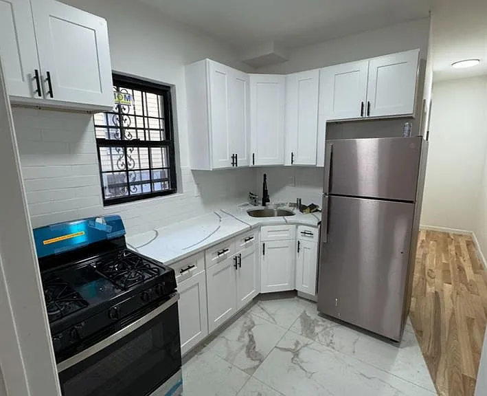 1827 Amethyst St — Photo 9