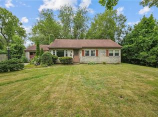 8 Rosedale Ave, Barrington, RI 02806