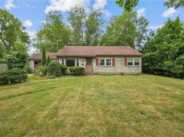 8 Rosedale Ave, Barrington, RI 02806