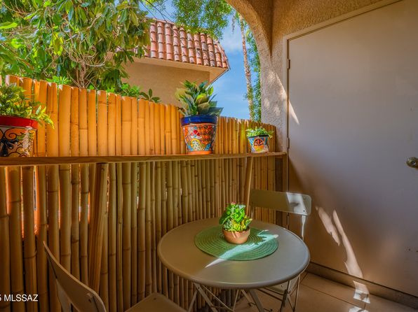 5750 N Camino Esplendora