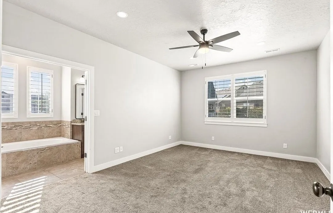 4 bed, 2.5 bath, 2600 sqft, $3,200 — Photo 3