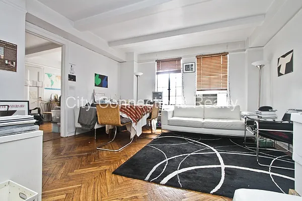 Rented by City Connections Realty | media 9
