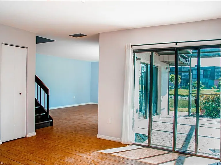 148 Lake Point Ln — Photo 8