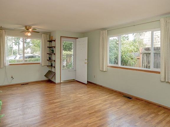 4th image of 3717 S 198th St