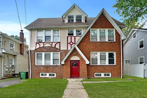 706 Chestnut St Photo 1