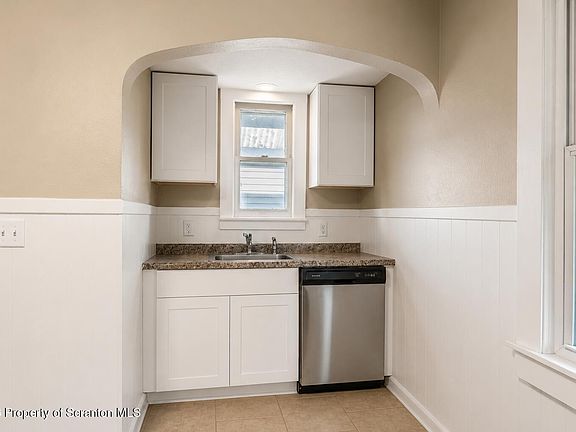 5th image of 168 Summit St