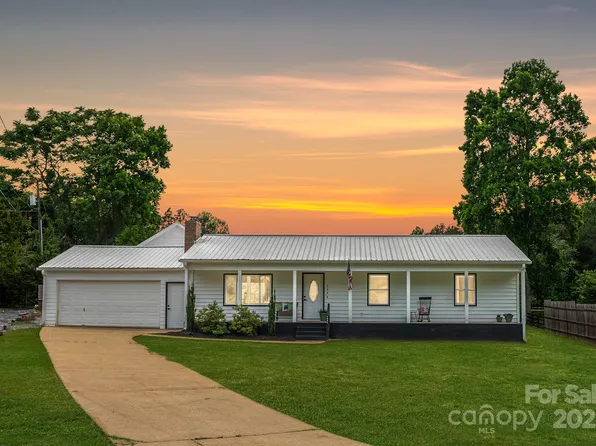 2054 Hickory Hills Dr, Denver, NC 28037
