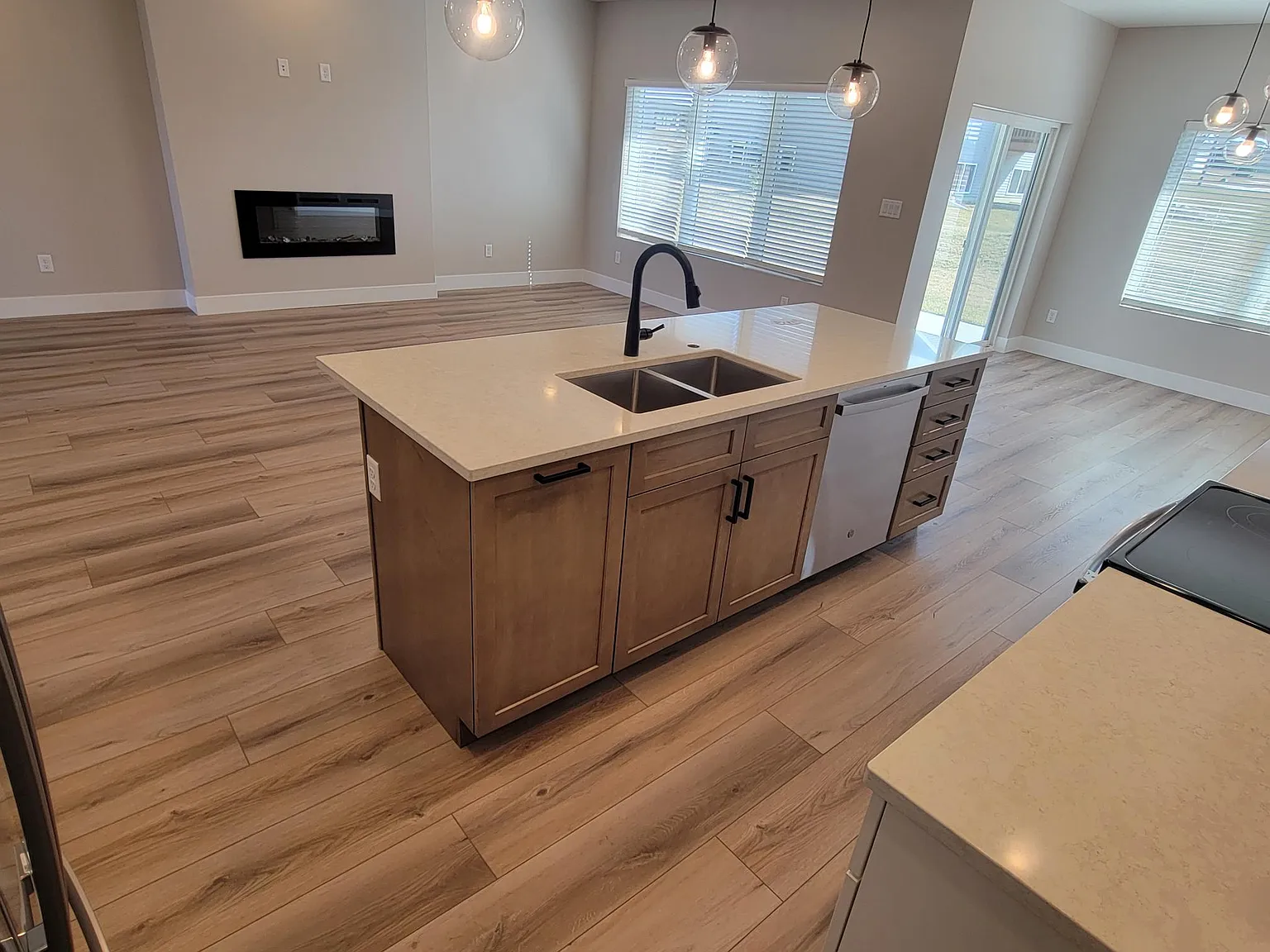 1504 Faithway Dr — Photo 4
