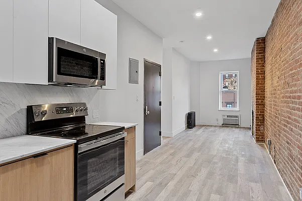 Rented by R New York | media 1