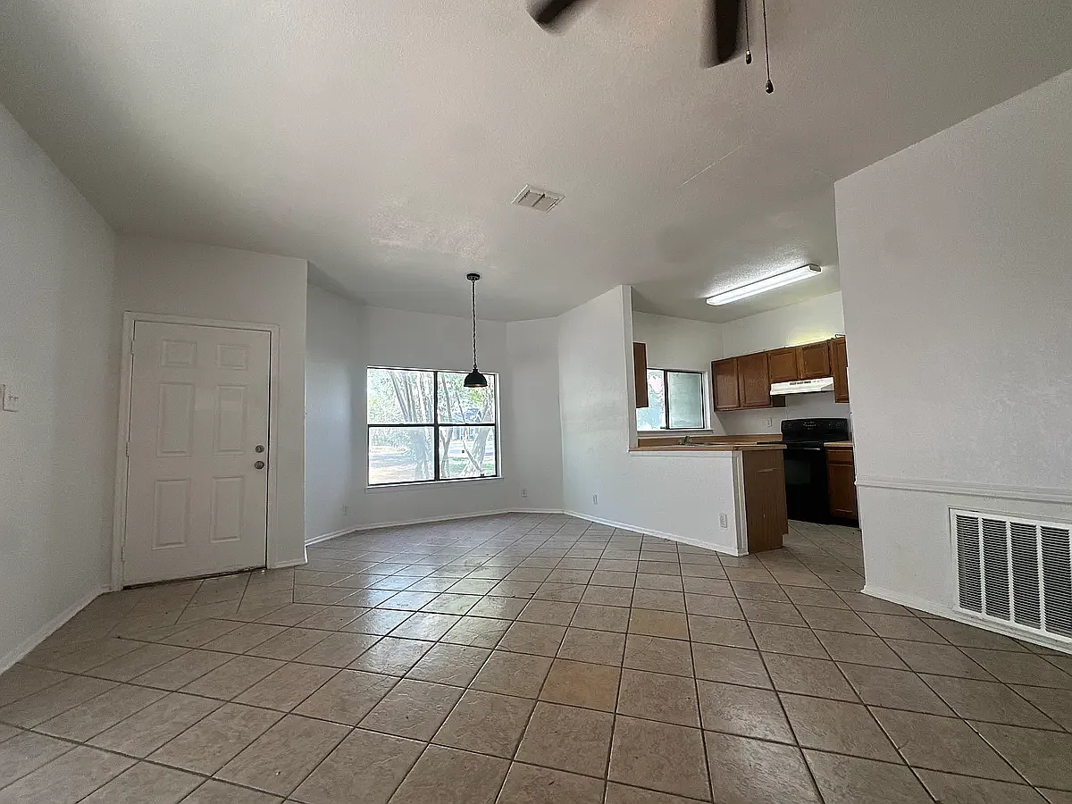 2 bed, 856 sqft, $1,100 — Photo 4