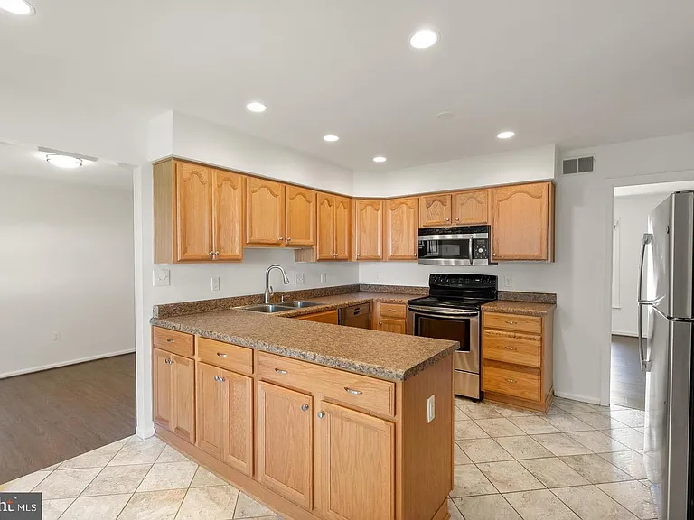 8902 Huxley Ct — Photo 41