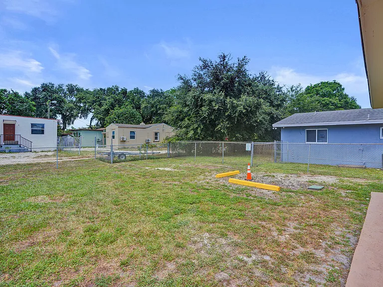 2145 NW 100th St — Photo 30