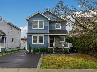 127 Lido Pkwy, Lindenhurst, NY 11757