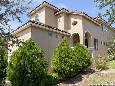 3 bed, 2.5 bath, 1988 sqft, $2,695 — Photo 2