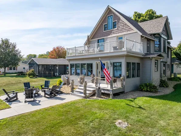 626 S River Dr, Princeton, IA 52768