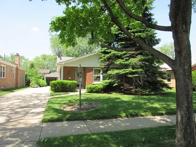 7810 Lotus Ave photo 1