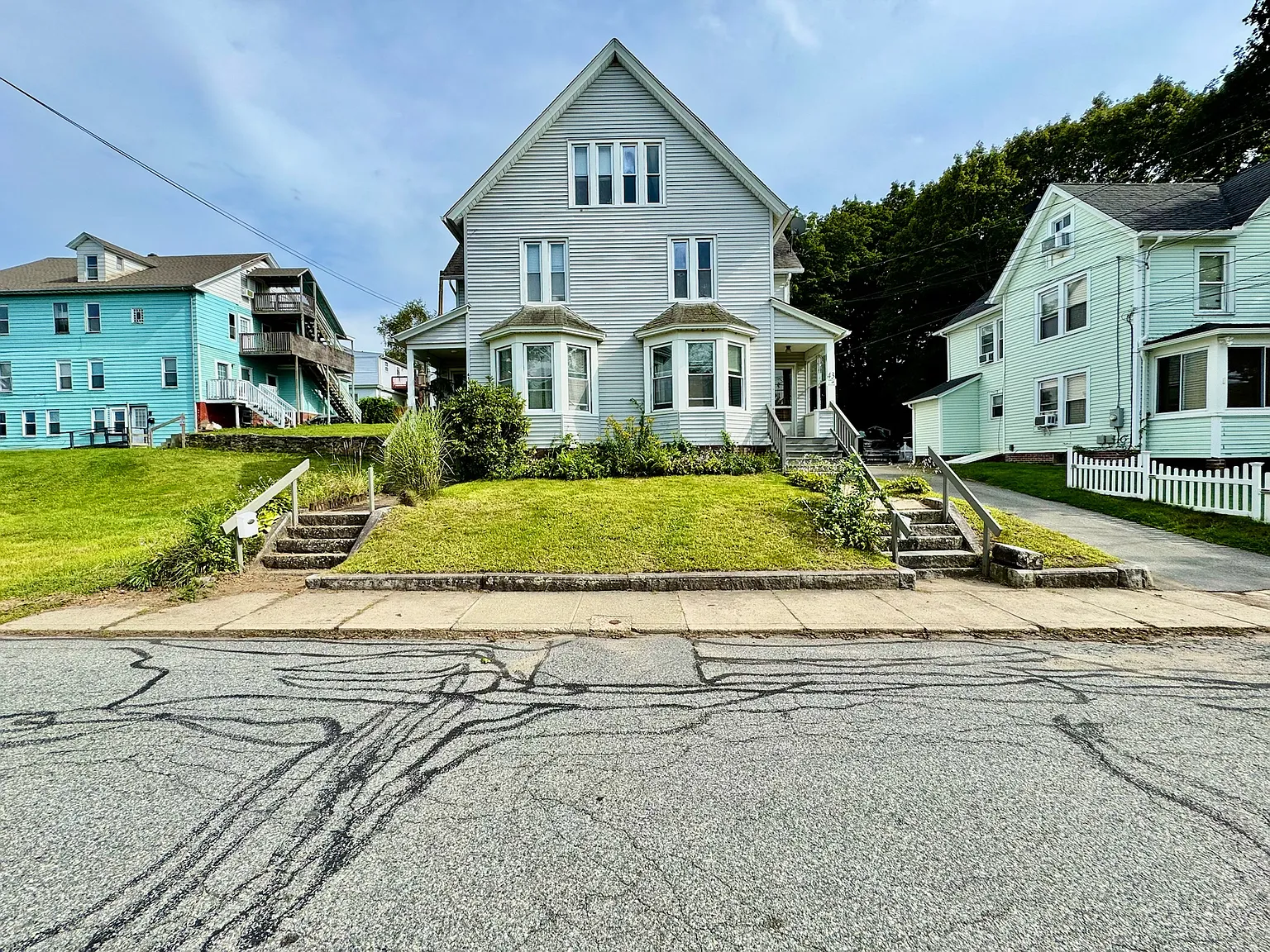 5 bed, 1750 sqft, $2,500 — Photo 3