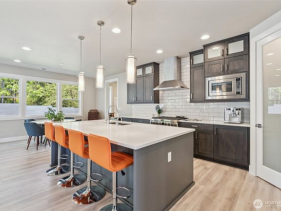 5th image of 3913 63rd Street NW