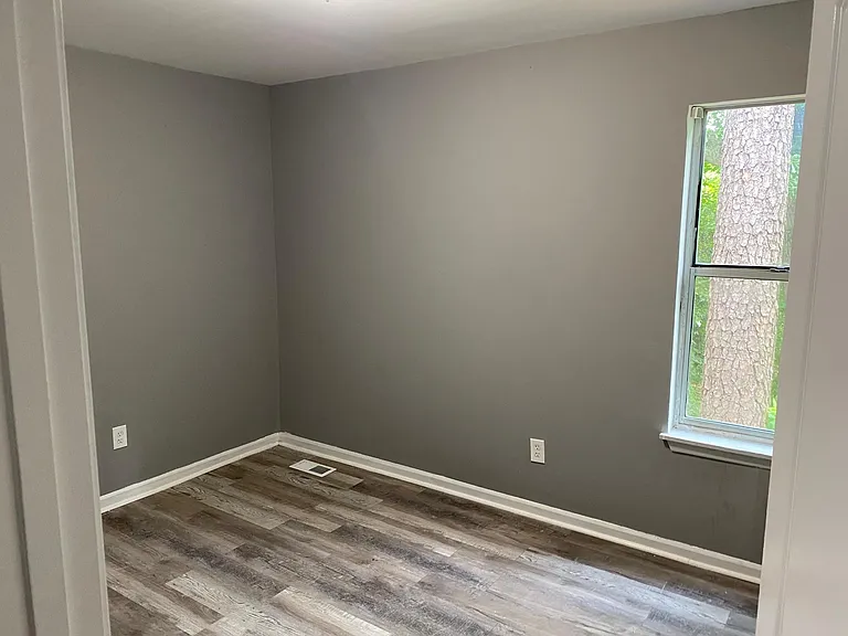 1204 Old Covington Hwy SE — Photo 4