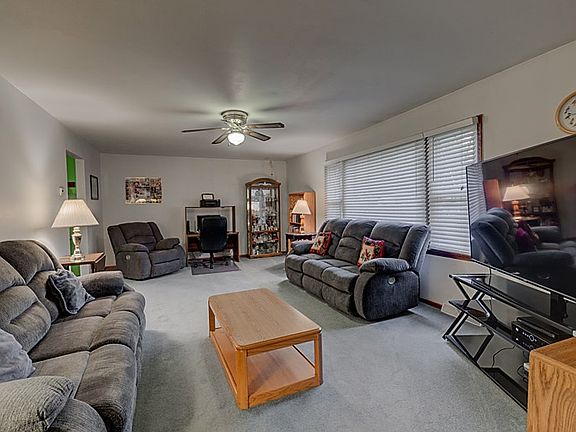 2nd image of 629 Willow Dr