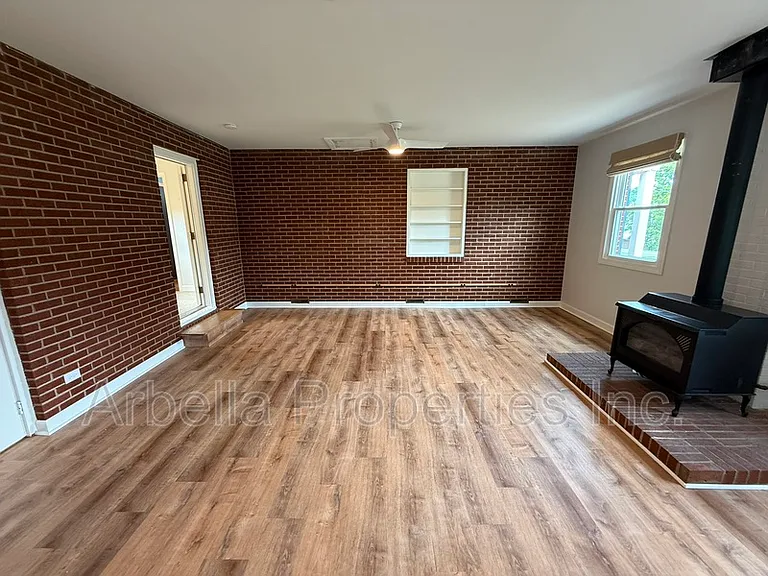 1713 Seward Dr — Photo 6