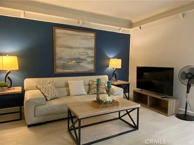 76 Greenmoor — Photo 3