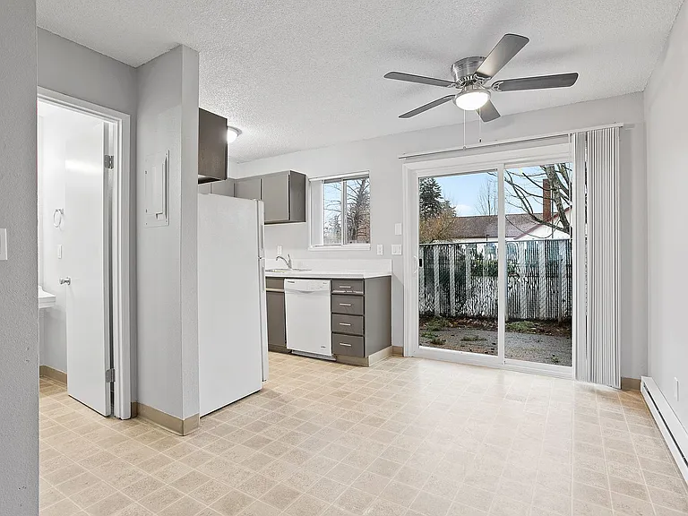 Wetherburne Square Townhomes — Photo 4