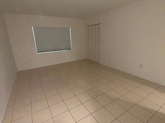 4th image of 1205 Mariposa Ave APT 402