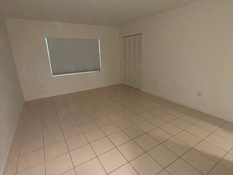 1205 Mariposa Ave #402 — Photo 4