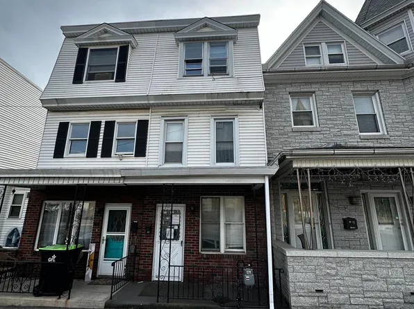 42 S Market St, Mount Carmel, PA 17851