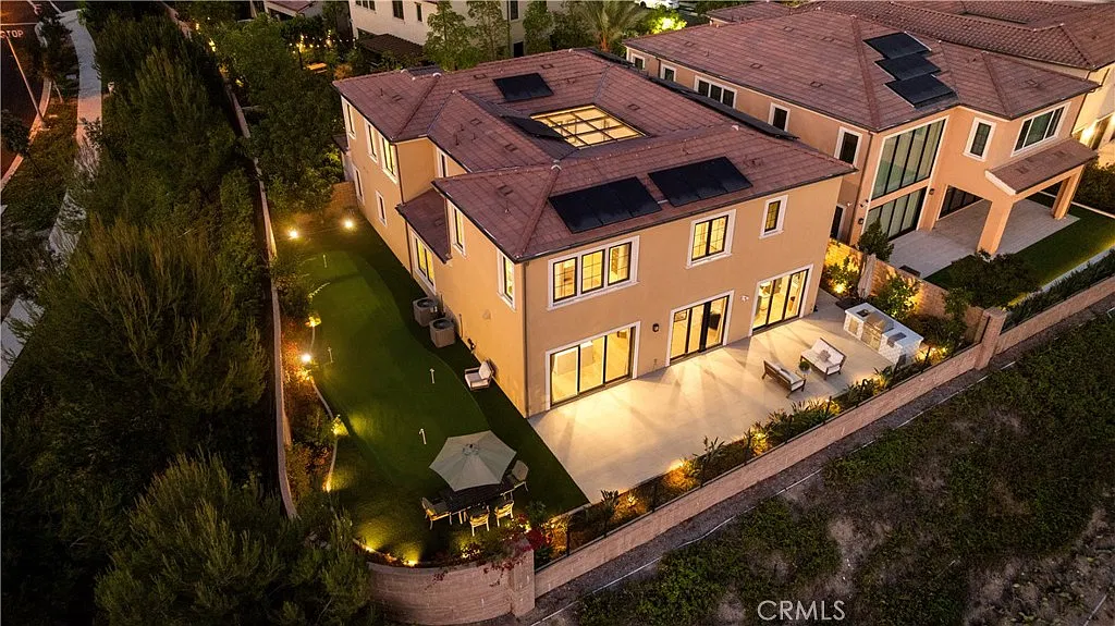 5 bed, 5.5 bath, 4460 sqft, $12,500 — Photo 3