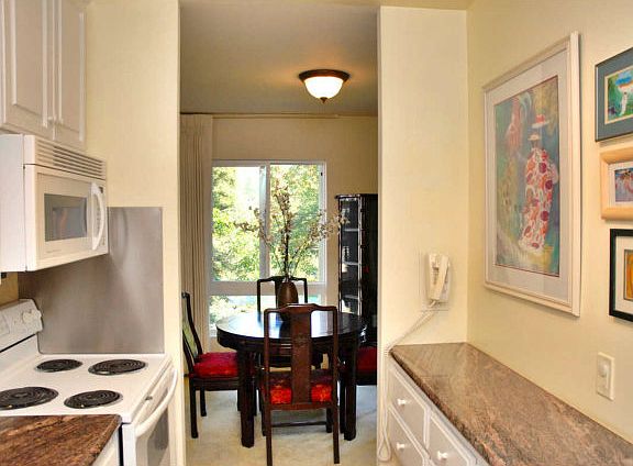 5th image of 930 Peninsula Ave APT 308