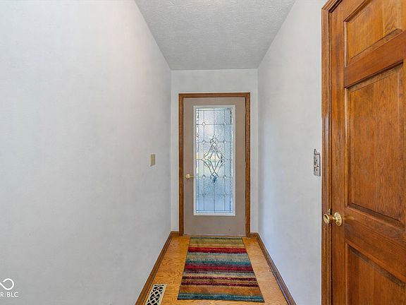 4th image of 320 Park Forest Dr E