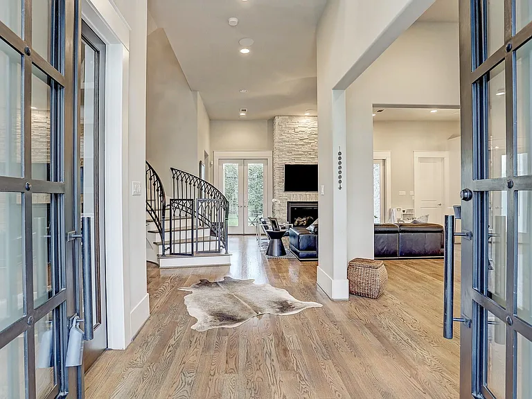 5655 Locke Ln — Photo 4