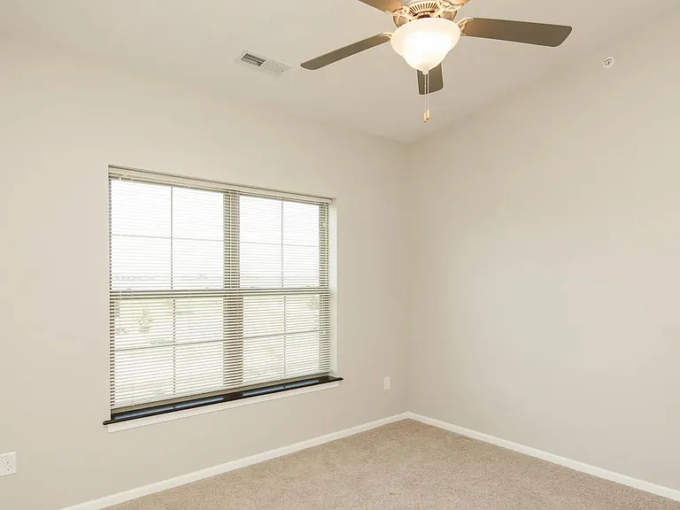 475 Penn Ct #15 — Photo 15