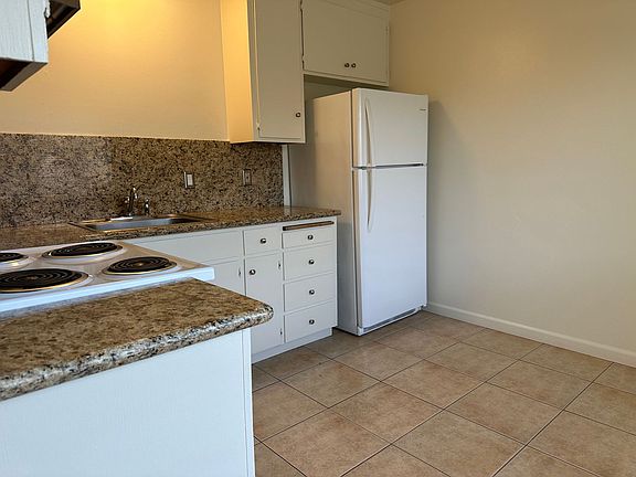 4th image of 1089 Oakmont Dr APT 4
